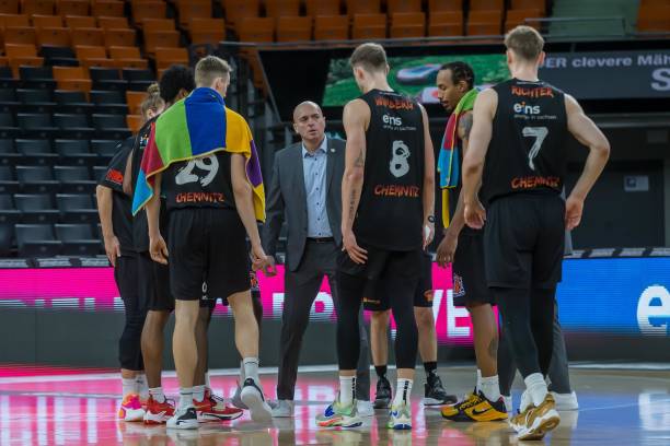 励着队友 励着队友