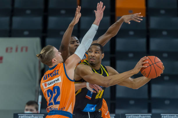 是他驰骋赛 是他驰骋赛